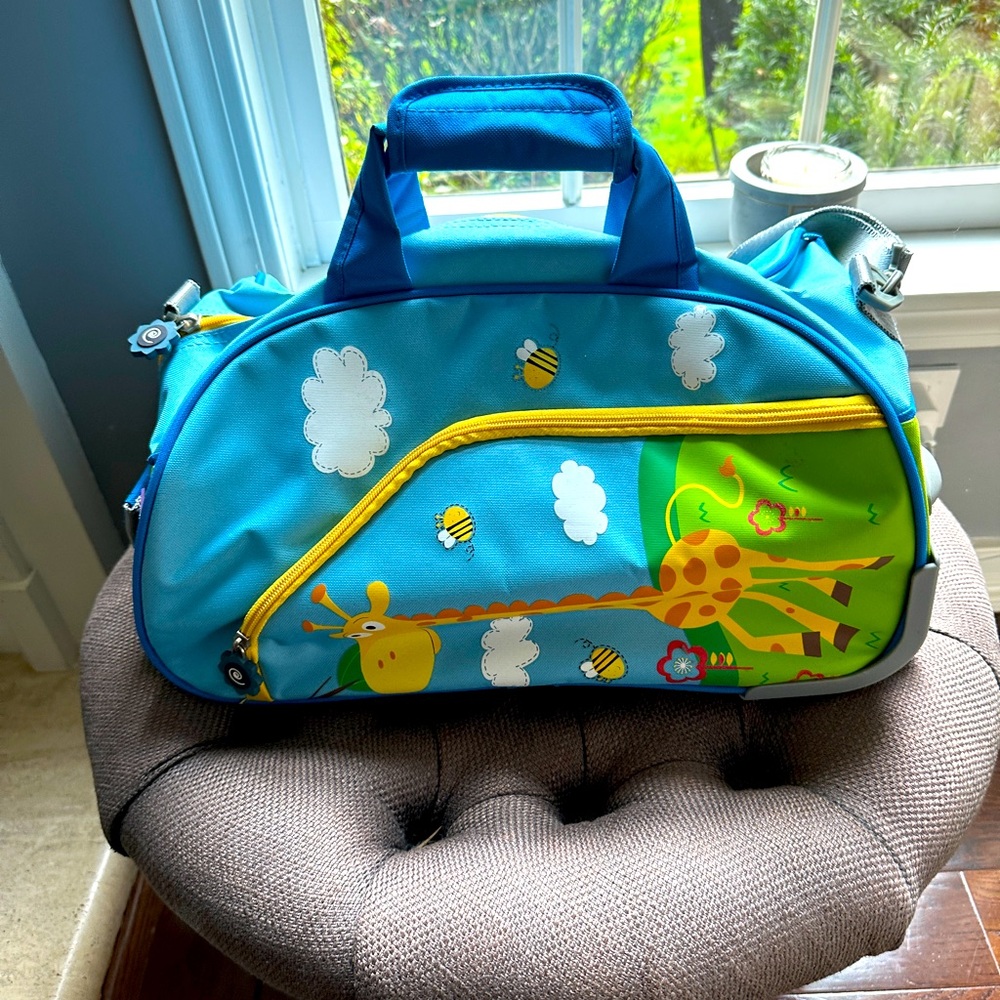 JM World Kids Rolling Suitcase Brand new!